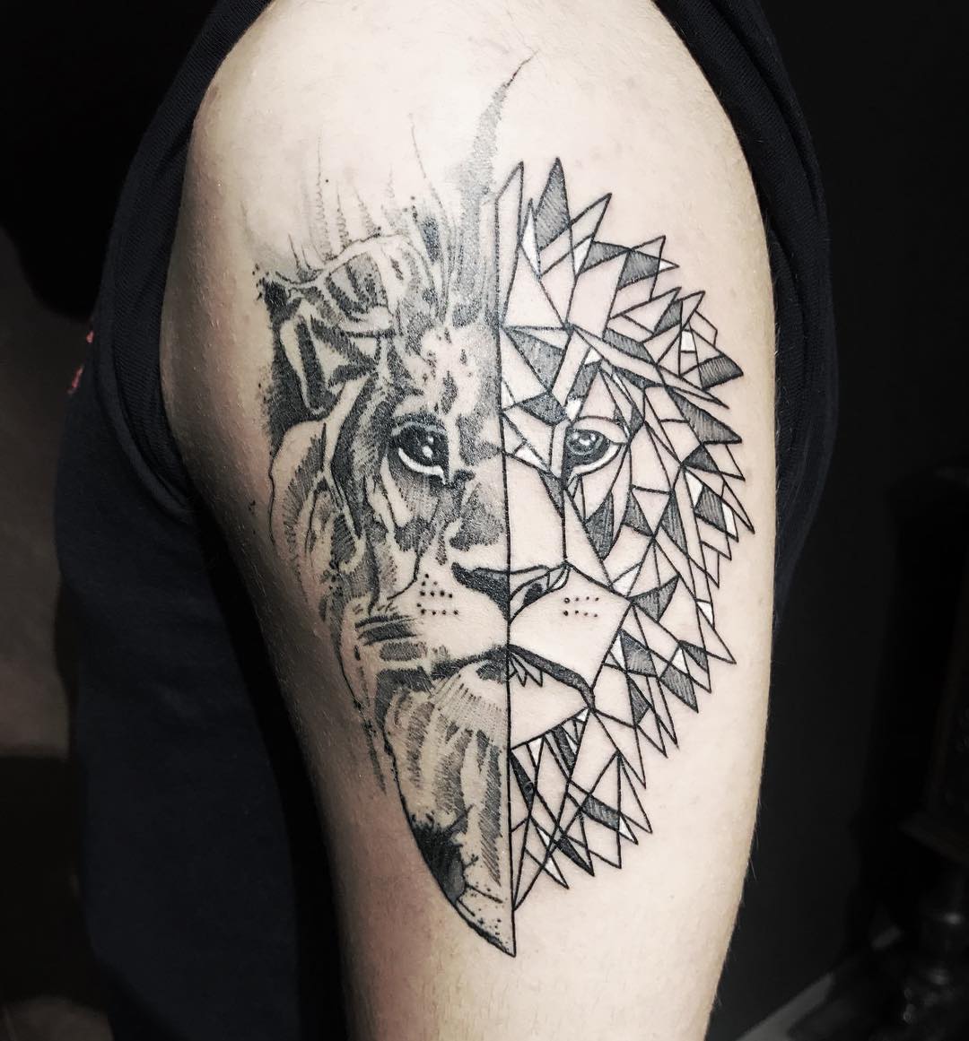 写实狮子玫瑰花纹身图案