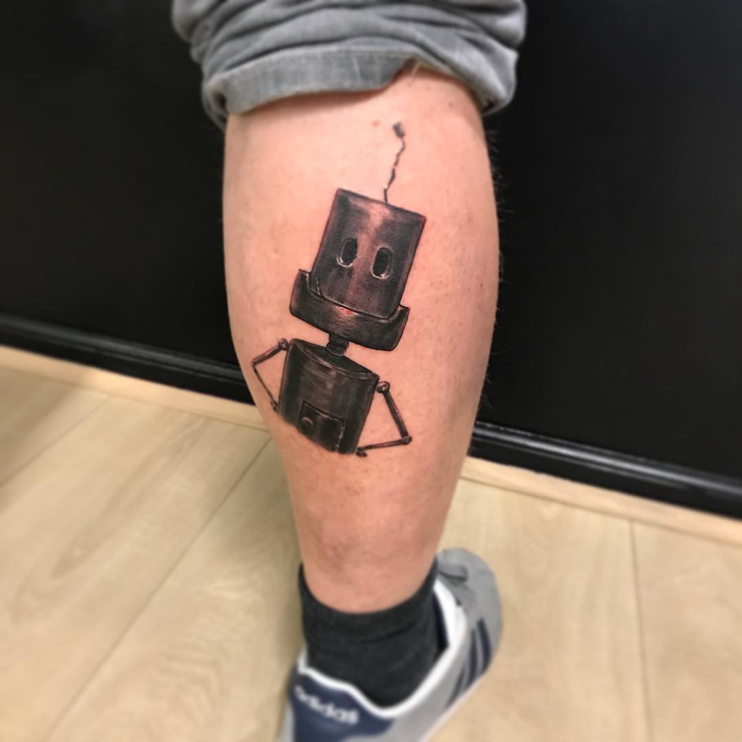 做工业品原材料的贲先生小腿机器人纹身图案