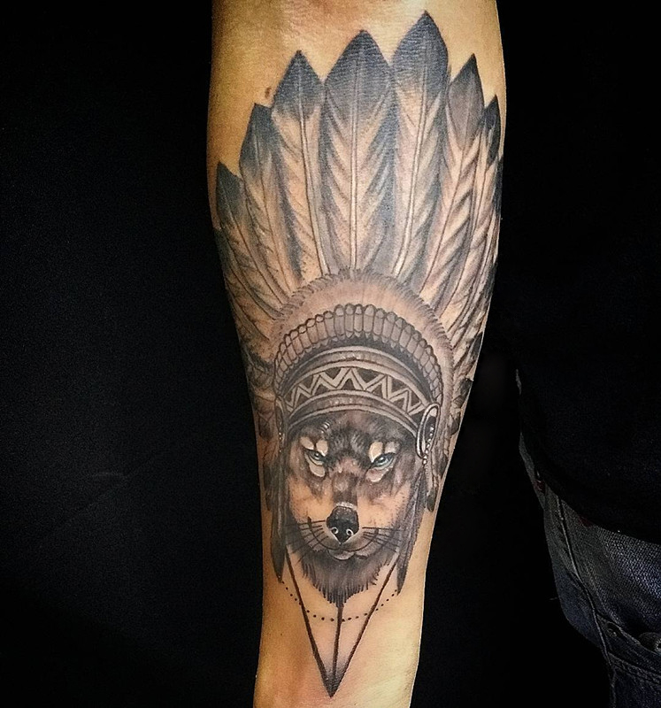 韶先生小臂印第安狼纹身图案